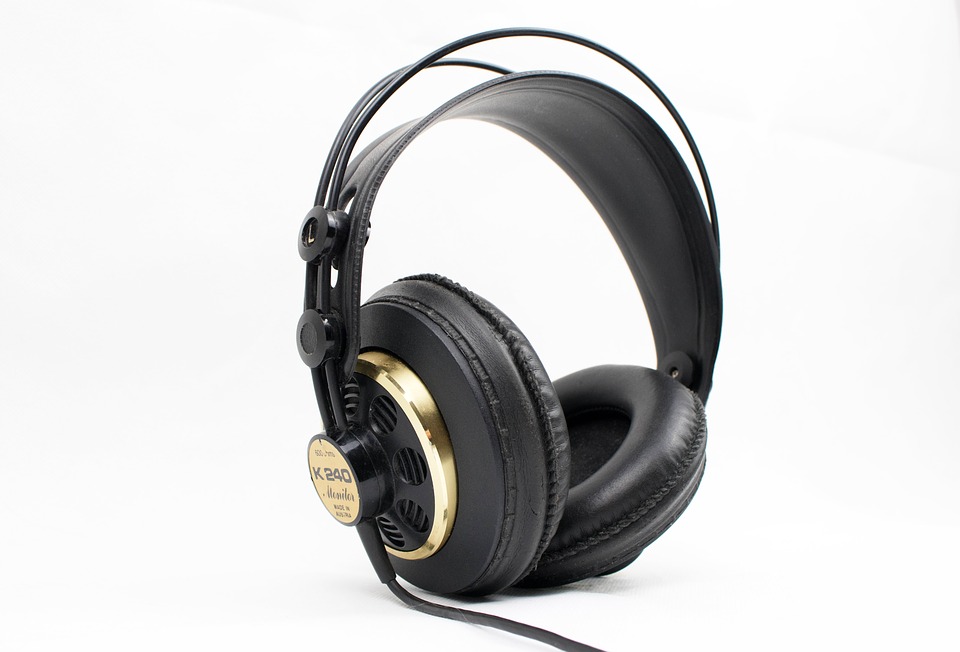 black headphone